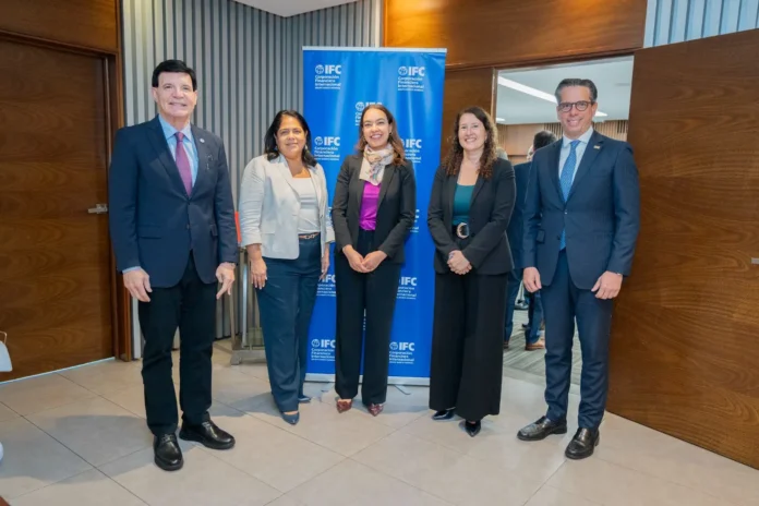 Conep e IFC discuten desarrollo económico RD
