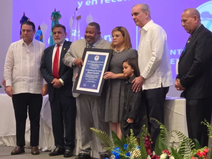 Ministro Sanz Lovatón en convención de comercio.