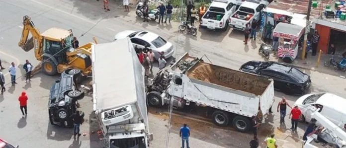 Choque fatal en Pakistán deja 17 muertos