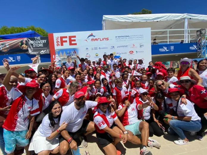 Delfines del Naco campeones en natación