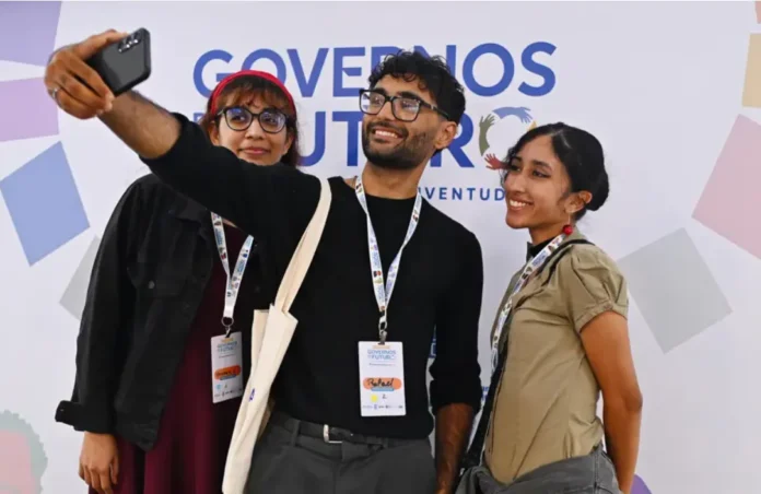 Jóvenes latinoamericanos exigen participación política.