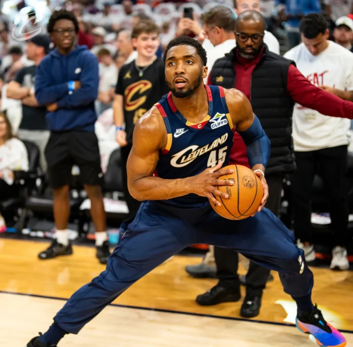 Donovan Mitchell destaca en victoria de Cavaliers.