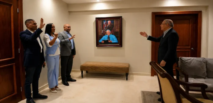 Danilo Medina juramenta nuevos dirigentes del PLD
