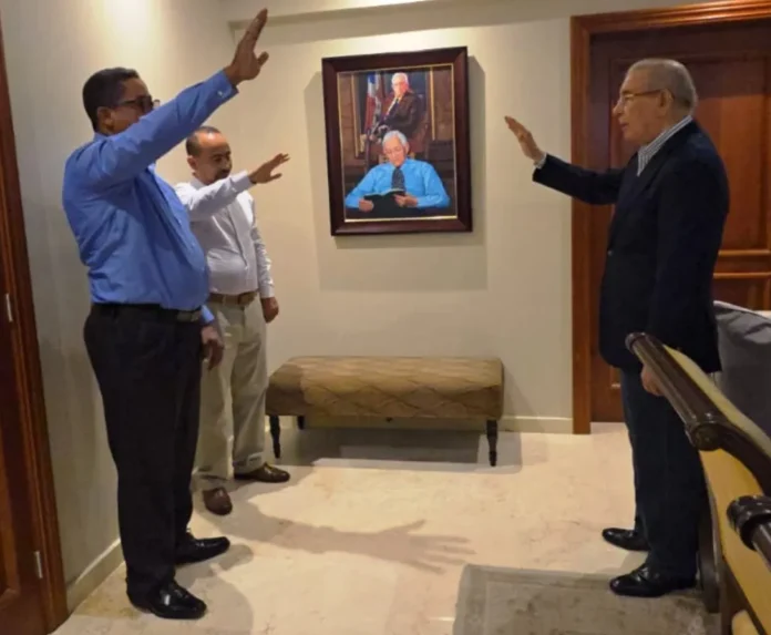 Danilo Medina juramenta a nuevos miembros PLD