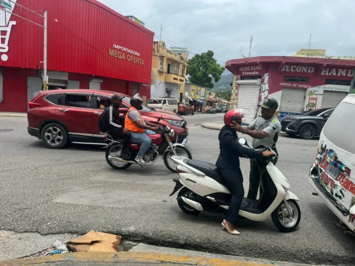Digesett entrega cascos a madres motociclistas