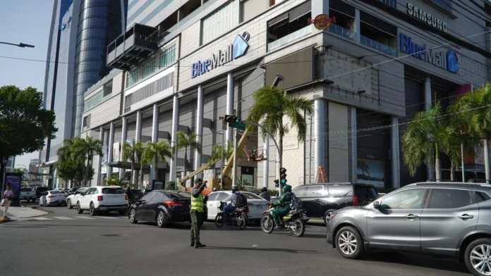 Control de tránsito en plazas comerciales.