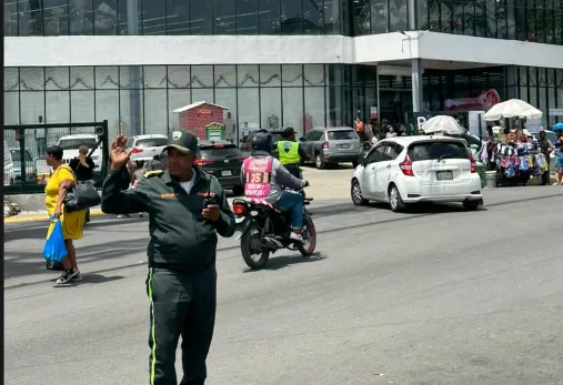Agentes de Digesett en centros comerciales.