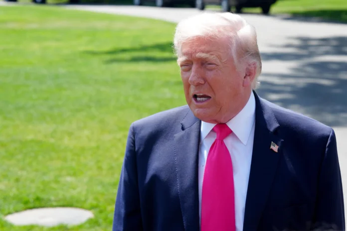 Trump niega intimidación con portaviones Nimitz