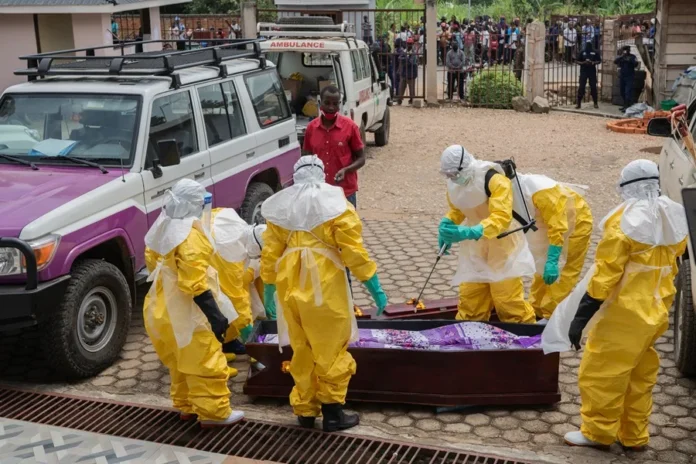 Casos de Ébola en Congo superan 900.