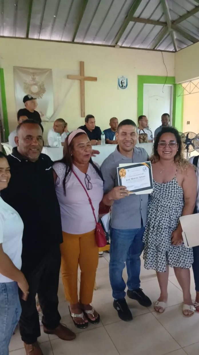 Entrega de regalos por el Día de las Madres