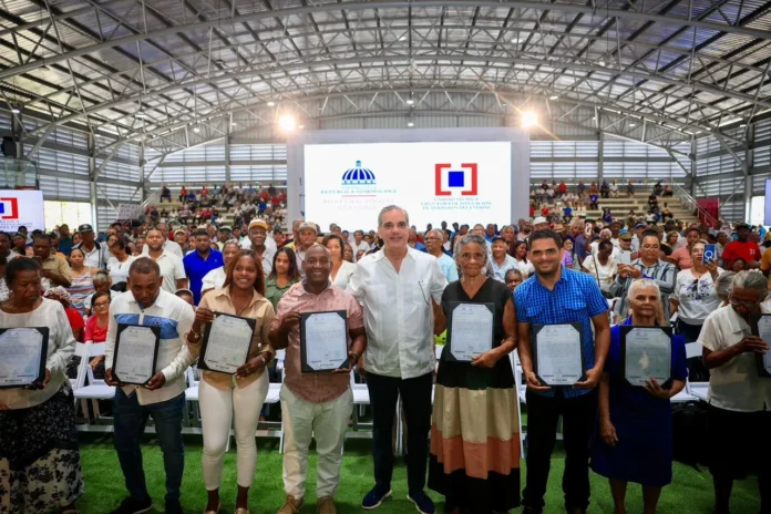Entrega de títulos de propiedad en Savio
