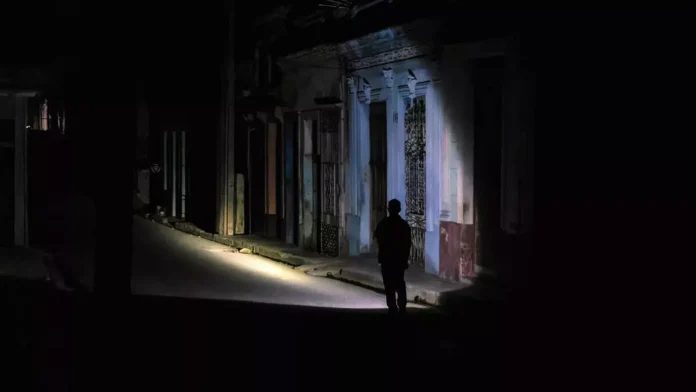 Apagones en Cuba afectan al 64% de la isla.