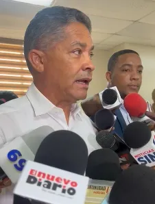 Legisladores apoyan detención de proyecto minero.