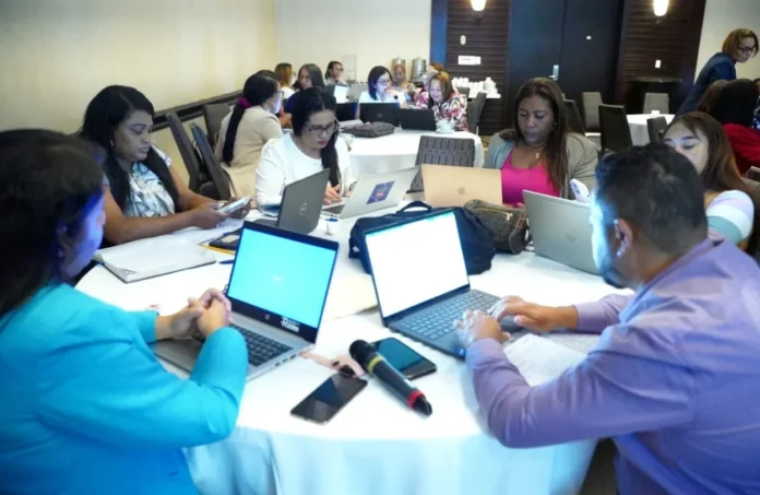 Maestros desconfían de evaluación docente actual.
