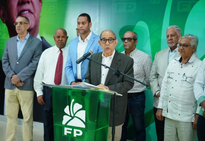 Fuerza del Pueblo denuncia irregularidades en contrataciones