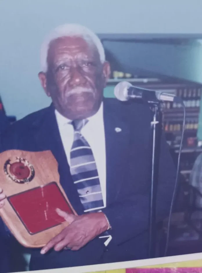 Felipe Augusto Lamouth, maestro de contabilidad.