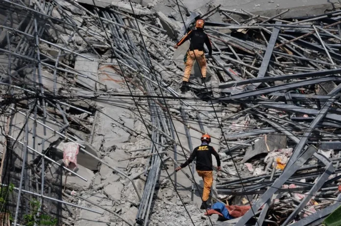 Derrumbe en Filipinas: tres muertos, 17 desaparecidos.
