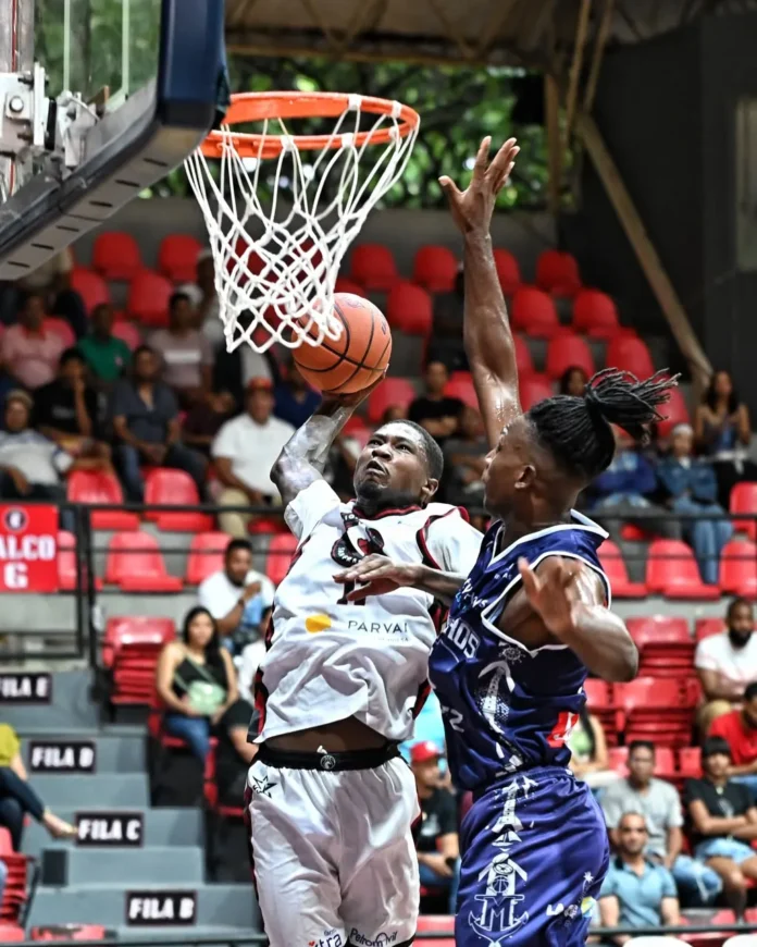 Gigantes celebran victoria en la LNB.
