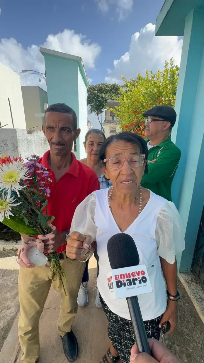 Homenaje a madres en cementerios dominicanos.