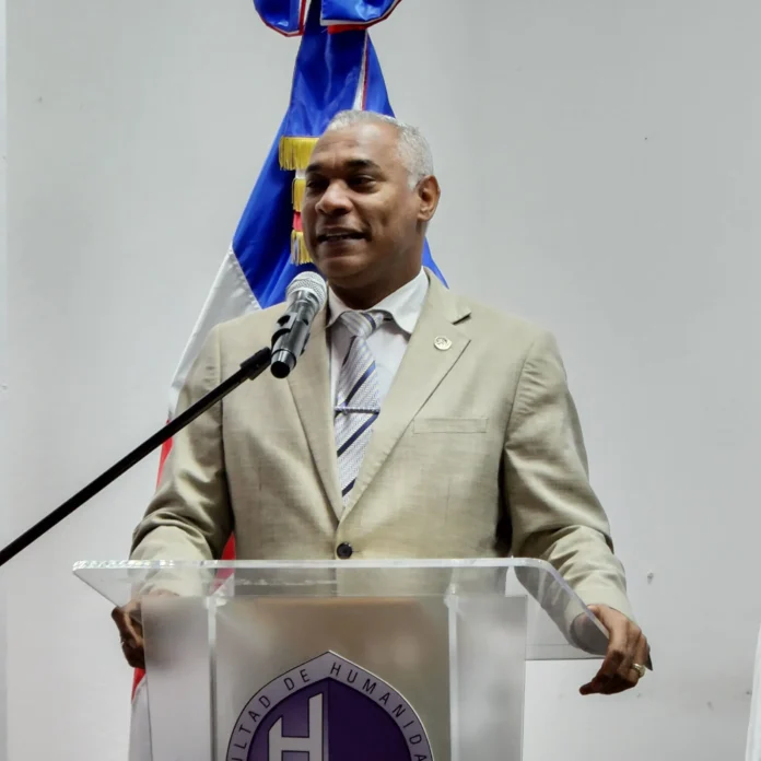Decano lamenta muerte del académico Sáez