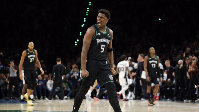 Minnesota vence a San Antonio tras expulsión.