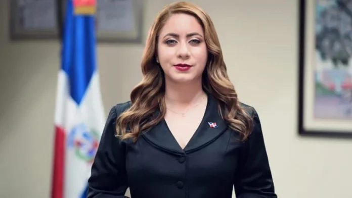 Gloria Reyes habla sobre prevención de feminicidios.