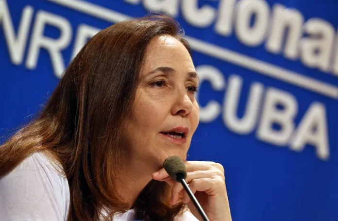 Mariela Castro defiende a Raúl Castro en La Habana.
