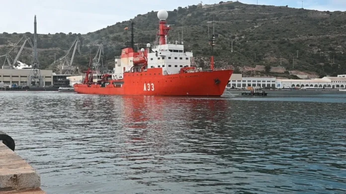 Navíos militares de EEUU en Ormuz.
