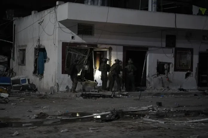 Hospital de campaña en Gaza atendiendo heridos.