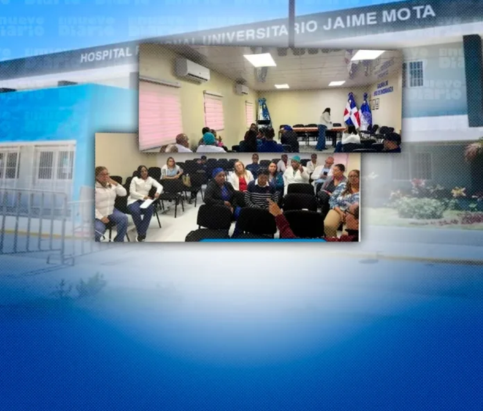 Reunión para mejorar atención materno-infantil.