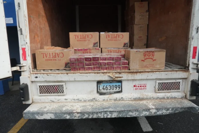 Cigarrillos de contrabando ocupados por policía.