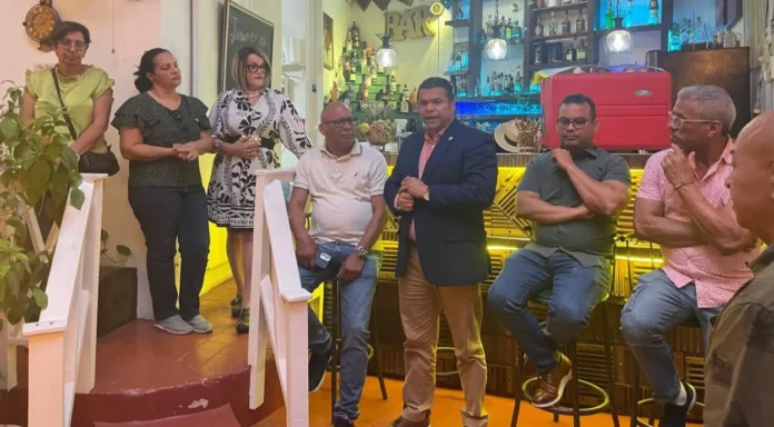 Cierre de negocios en Ciudad Colonial.