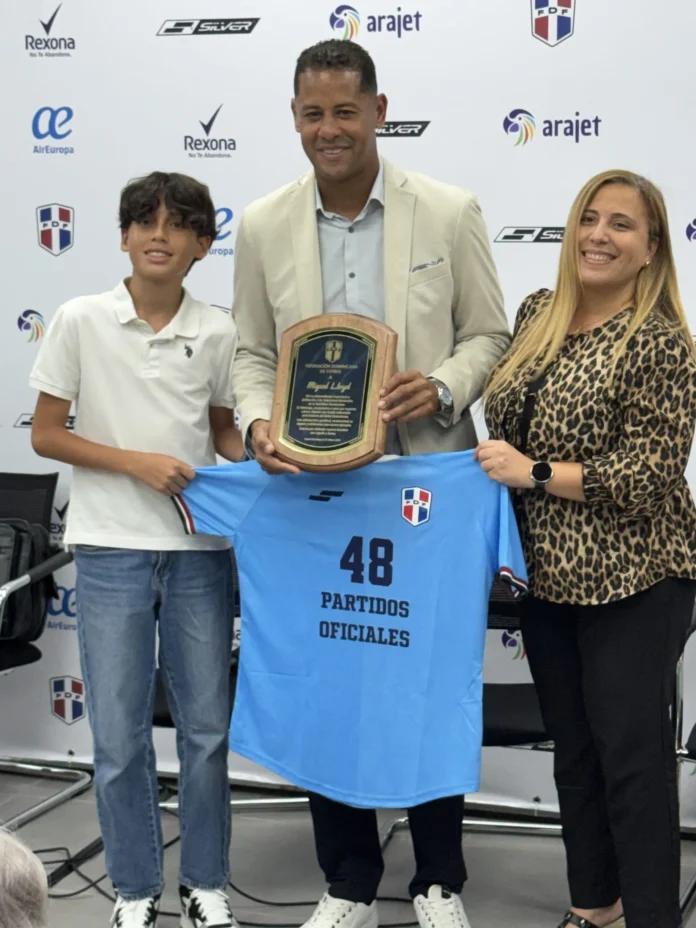 Miguel Lloyd se despide del fútbol dominicano.