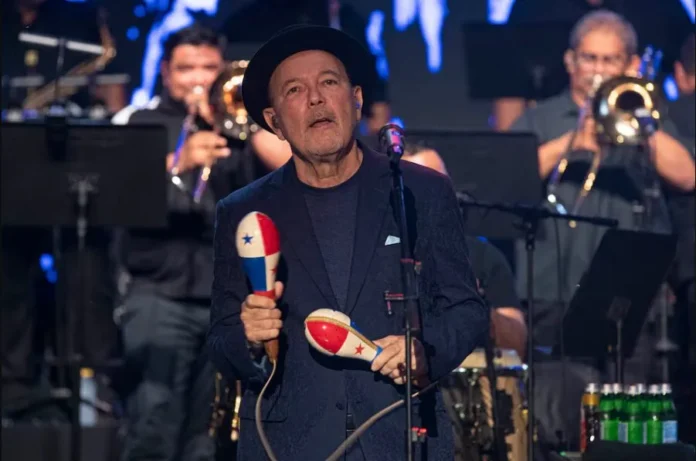 Rubén Blades entrega maracas al Instituto Cervantes