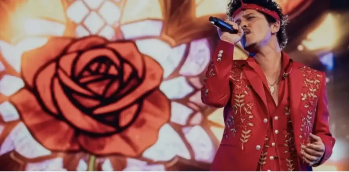 Bruno Mars homenajea a Willie Colón en Toronto.