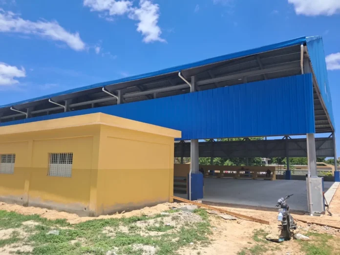 Techados deportivos en Neiba y Duvergé.