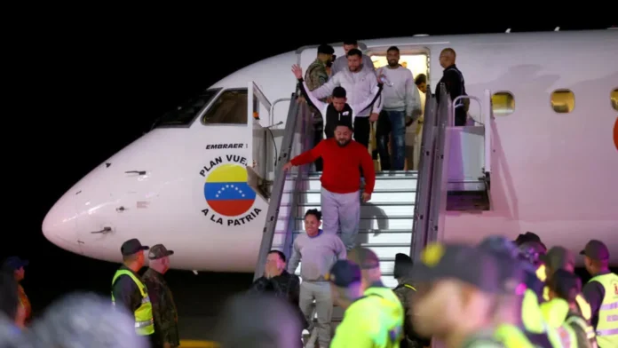 Venezolanos repatriados llegan desde EE.UU.