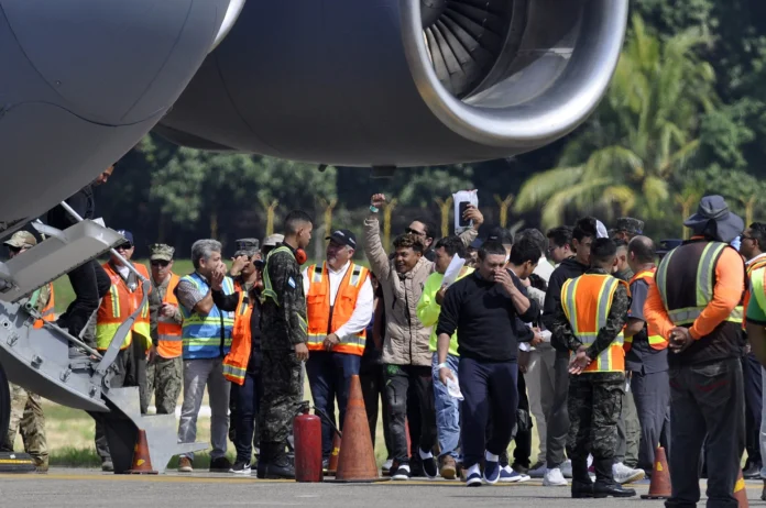 Cuba recibe migrantes deportados desde EE. UU.