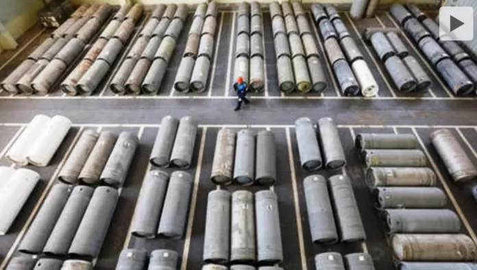 Trump exige uranio enriquecido de Irán.