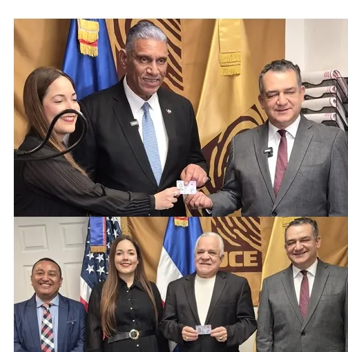 Entrega de cédulas en Estados Unidos.