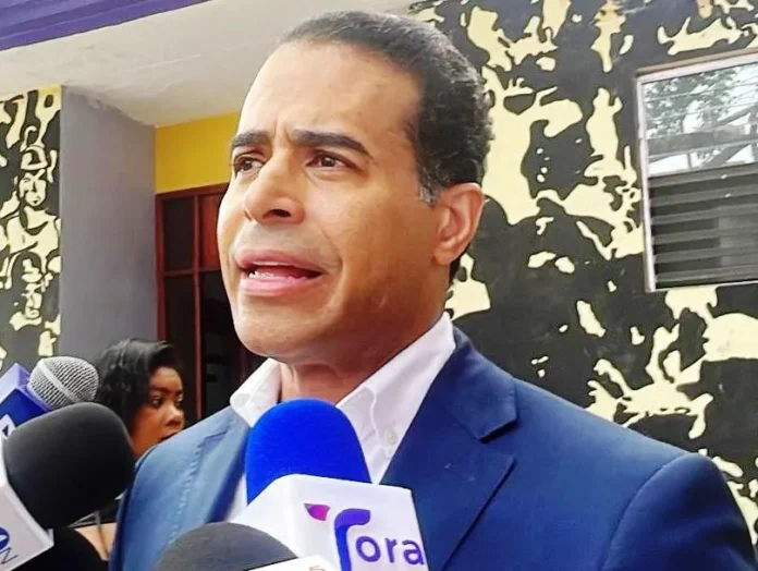 José Dantés Díaz exige transparencia migratoria.