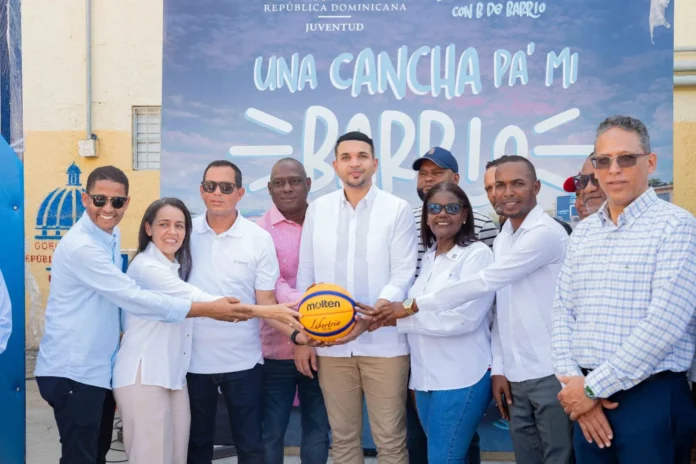 Jóvenes de Haina disfrutan nuevas canchas deportivas.