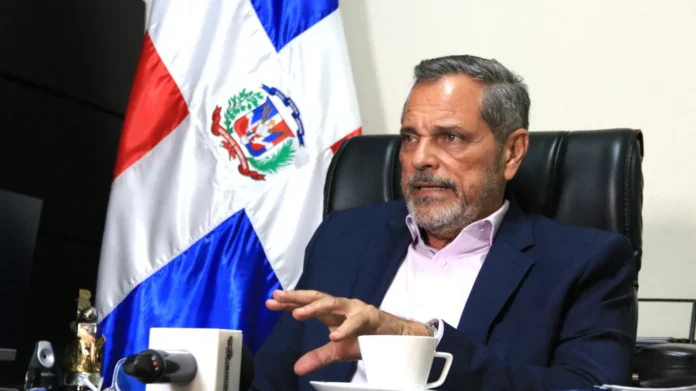 Junior Noboa habla sobre educación en béisbol.