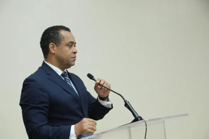 UASD presenta nuevo reglamento de validación.