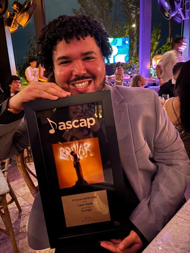León Yamil recibe Premio ASCAP 2026.