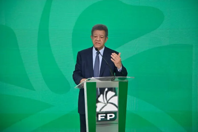 Leonel Fernández denuncia reducción de fondos políticos.