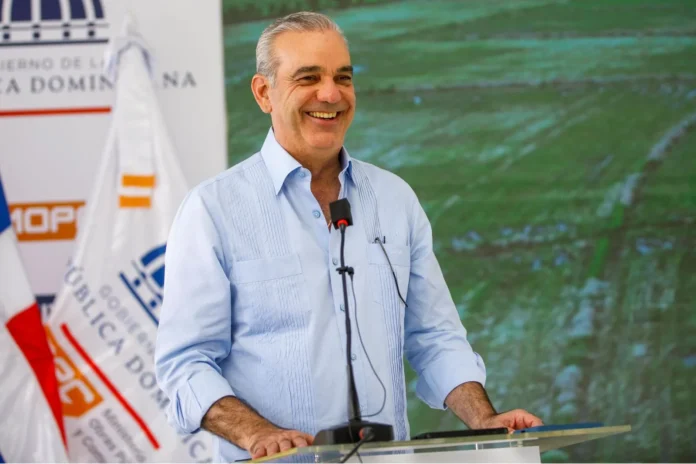 Apoyo mayoritario a Abinader en encuesta.