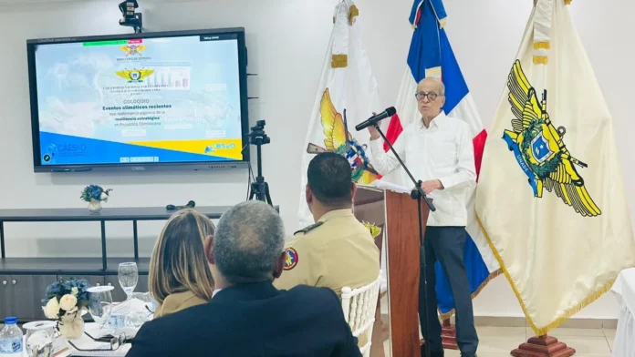 Max Puig en coloquio sobre retos climáticos.