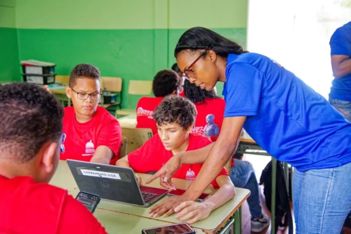 Evaluación docente en aulas del país.