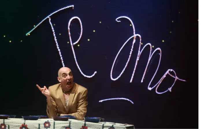 Mauricio Dayub en El equilibrista teatral.